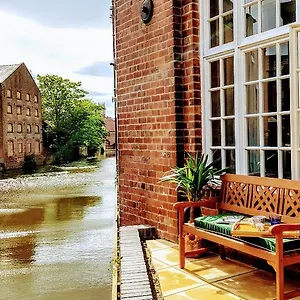  Apartment Cocoa Lily - River Fronted With Secure Parking United Kingdom